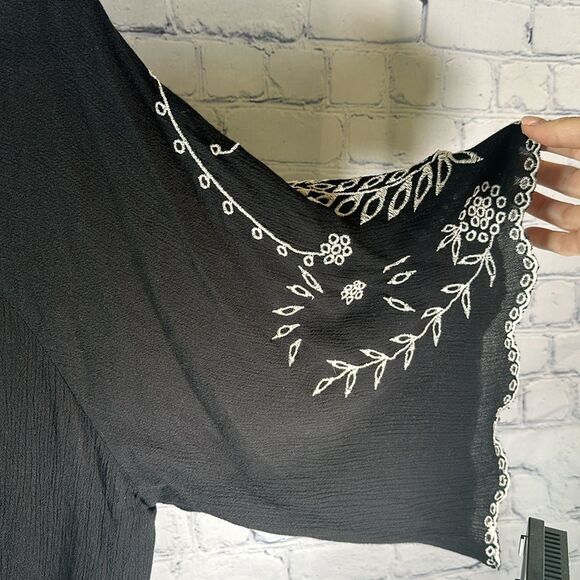 ✨ Boho Embroidered Black Blouse – Spade and Heart Size Small - Picture 3 of 5